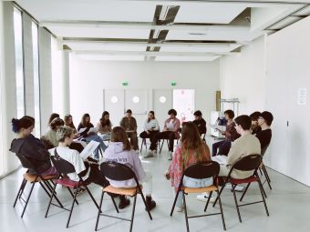 etranges lectures